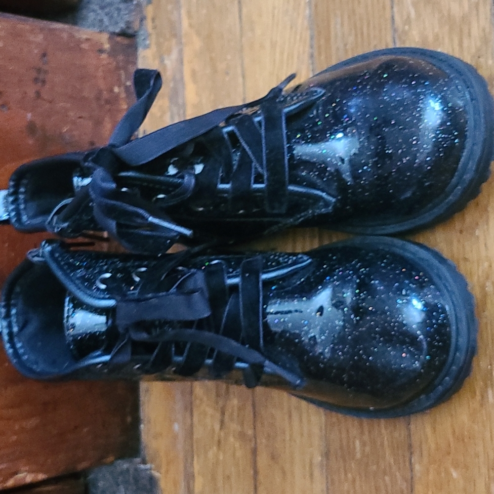 Girl boots size 1